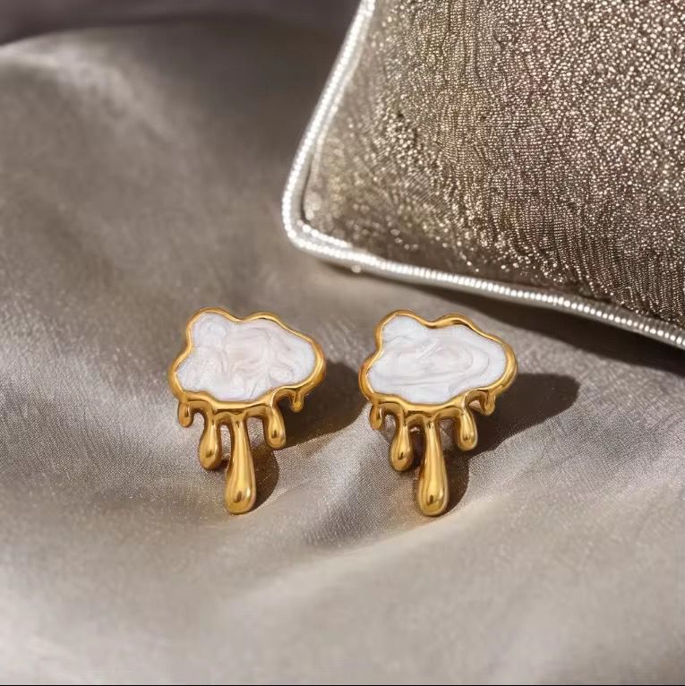 Cloud Studs